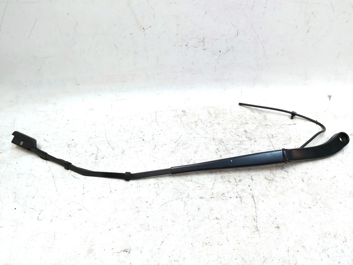 3 Важіль склоочисника правий з магістраллю та форсункою у зборі з пошкодженням Tesla model Y 1490248-00-C