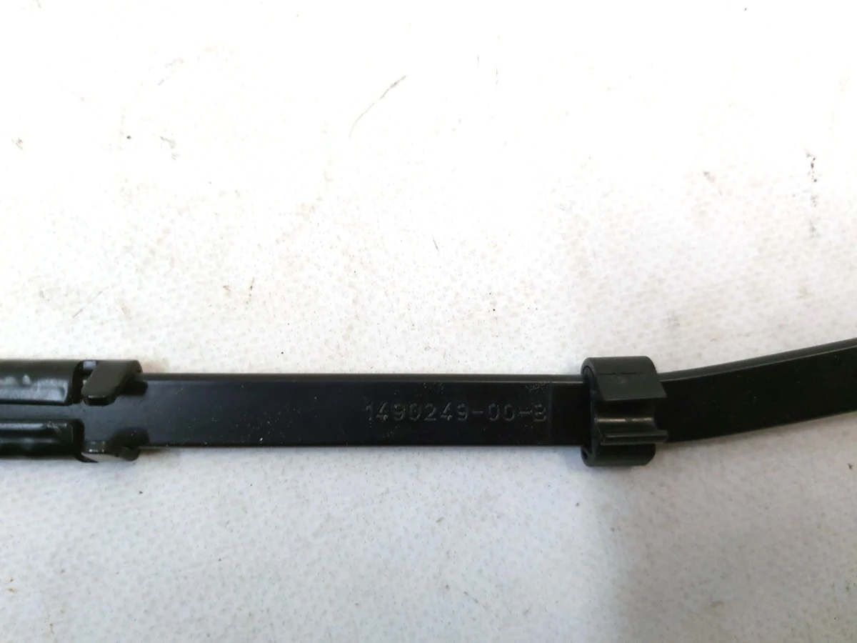 3 Важіль склоочисника правий Tesla Model Y 1490248-00-C