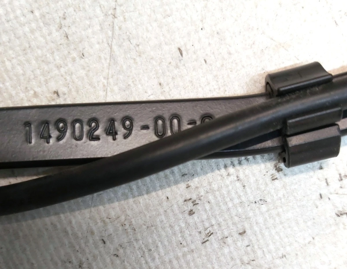 8 Right windshield wiper arm with line, brush and nozzle assembly Tesla model Y 1490248-00-C