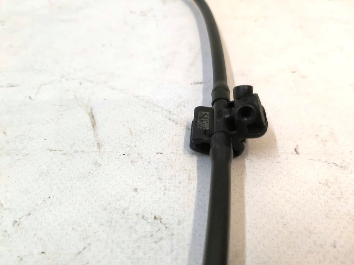 Магістраль омивача лобового скла правого з додатковою форсункою Tesla Model Y 1490249-00-C