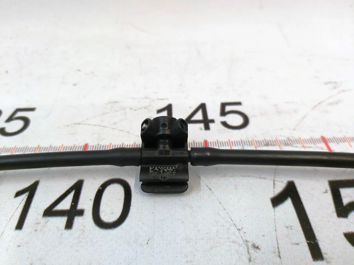 Магістраль омивача лобового скла правого з додатковою форсункою Tesla Model Y 1490249-00-C