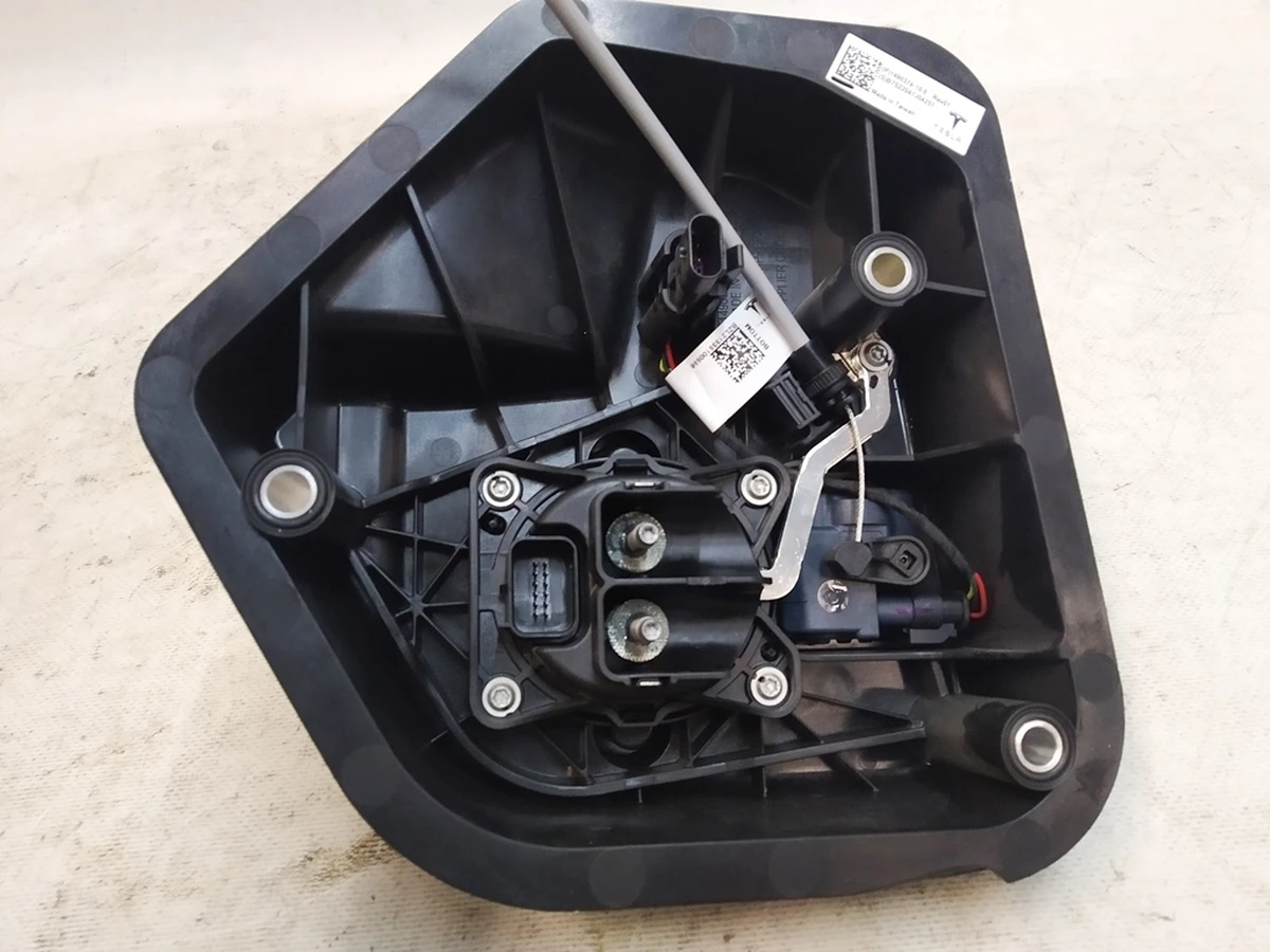 1 CHARGEPORT, NA,CP,M3/Y Tesla model 3, model Y 1490374-10-E