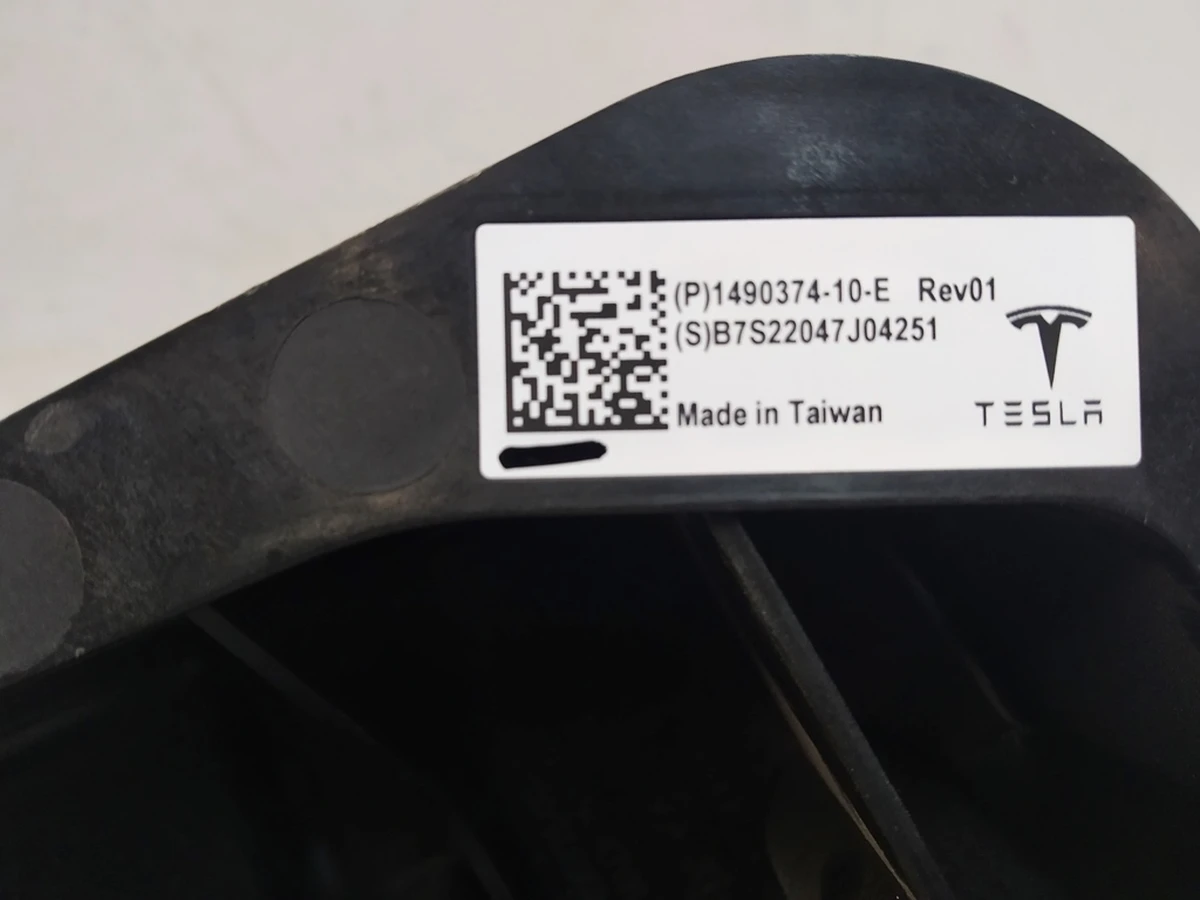 1 CHARGEPORT, NA,CP,M3/Y Tesla model 3, model Y 1490374-10-E