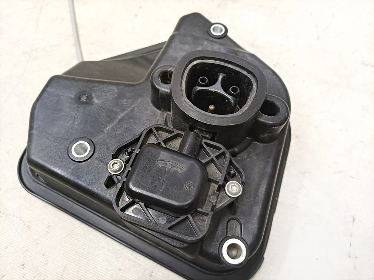 1 REV02 charging port assembly Tesla model 3, model Y 1490374-19-B