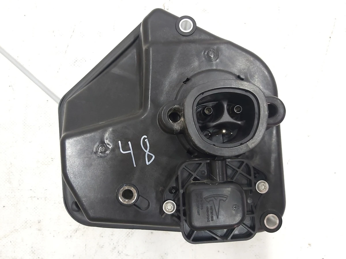 1 Порт зарядки REV01 в сборе Tesla model 3, model Y 1490374-10-B
