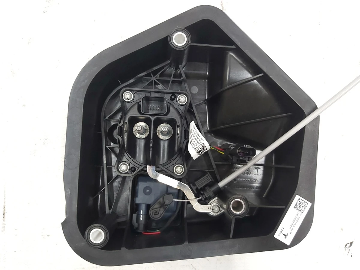 1 Порт зарядки REV01 в сборе Tesla model 3, model Y 1490374-10-B
