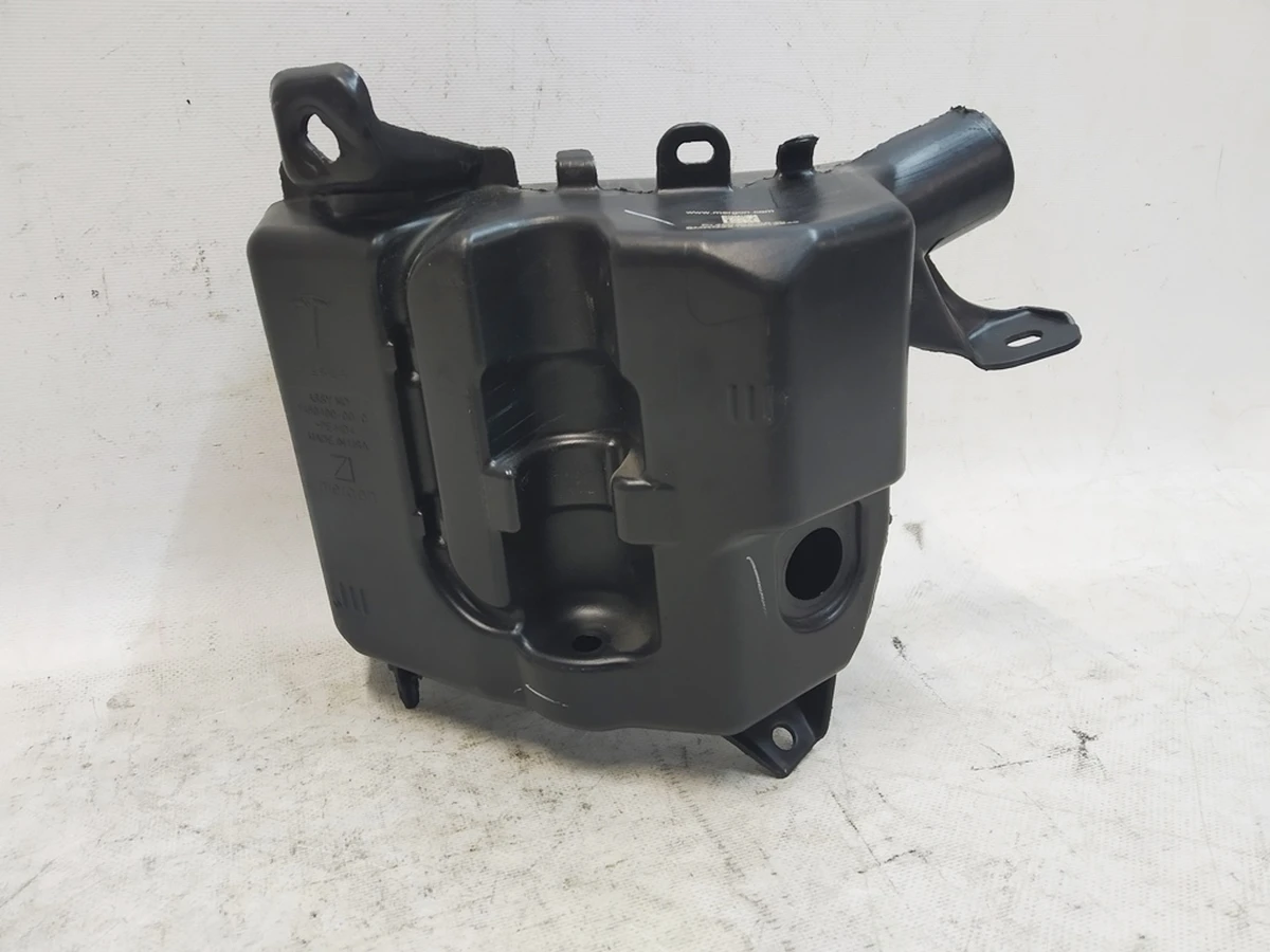 1 WASHER TANK MODEL Y  Tesla model Y 1490412-00-B