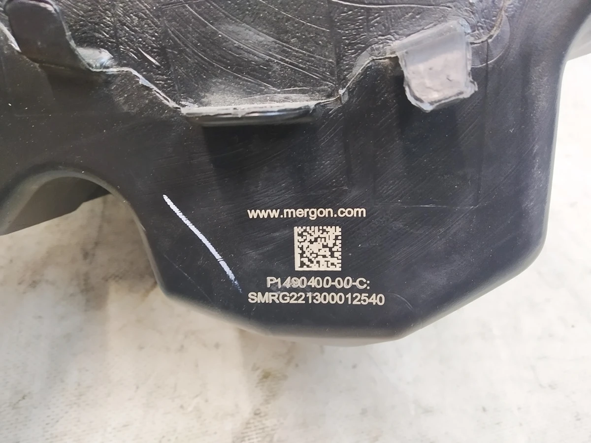 1 WASHER TANK MODEL Y  Tesla model Y 1490412-00-B