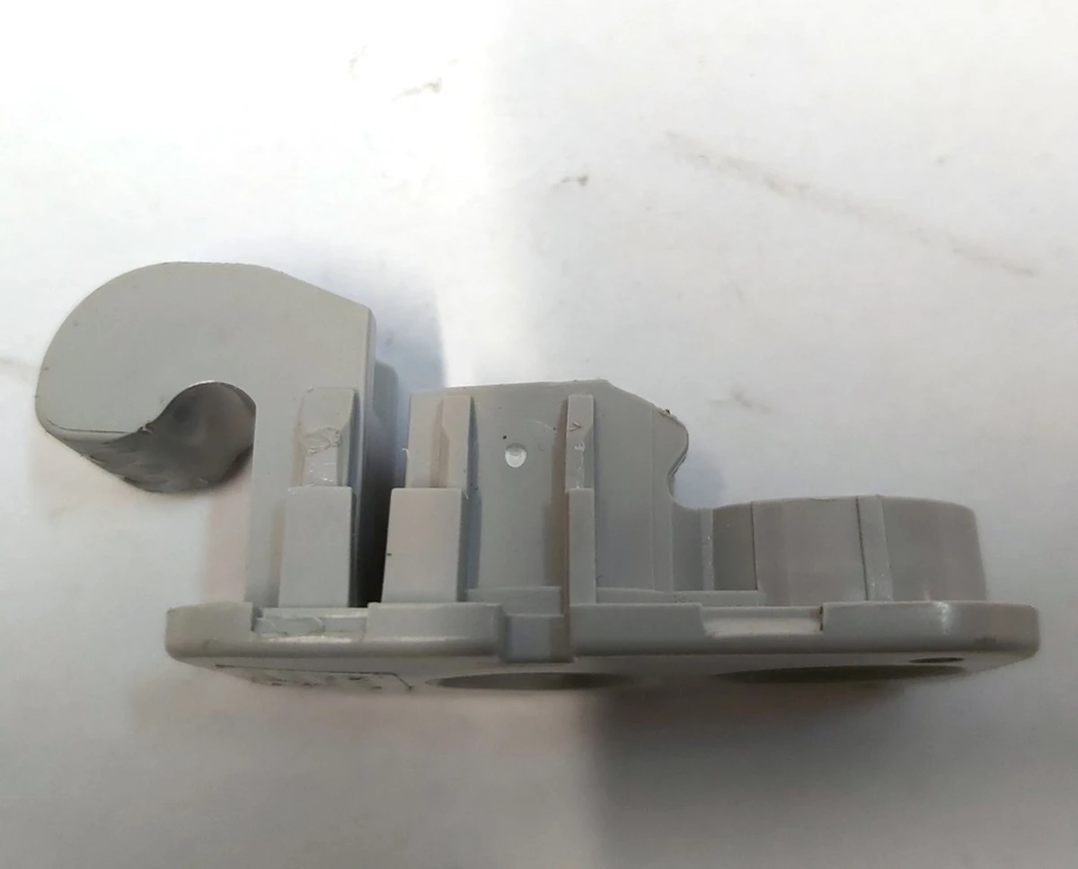 2 Кронштейн козирка сонцезахисного правого Tesla model 3 1490406-01-B