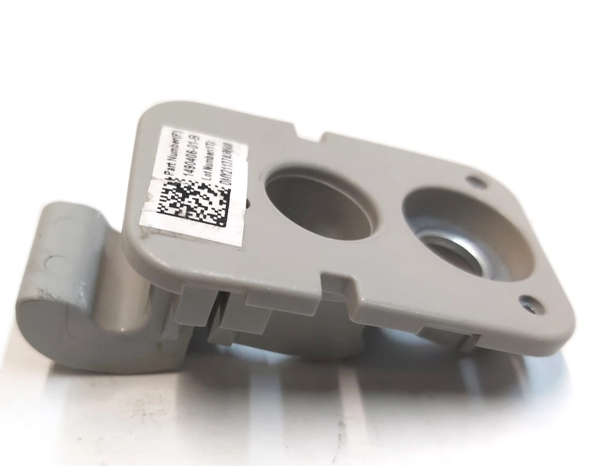 2 Кронштейн козирка сонцезахисного правого Tesla model 3 1490406-01-B