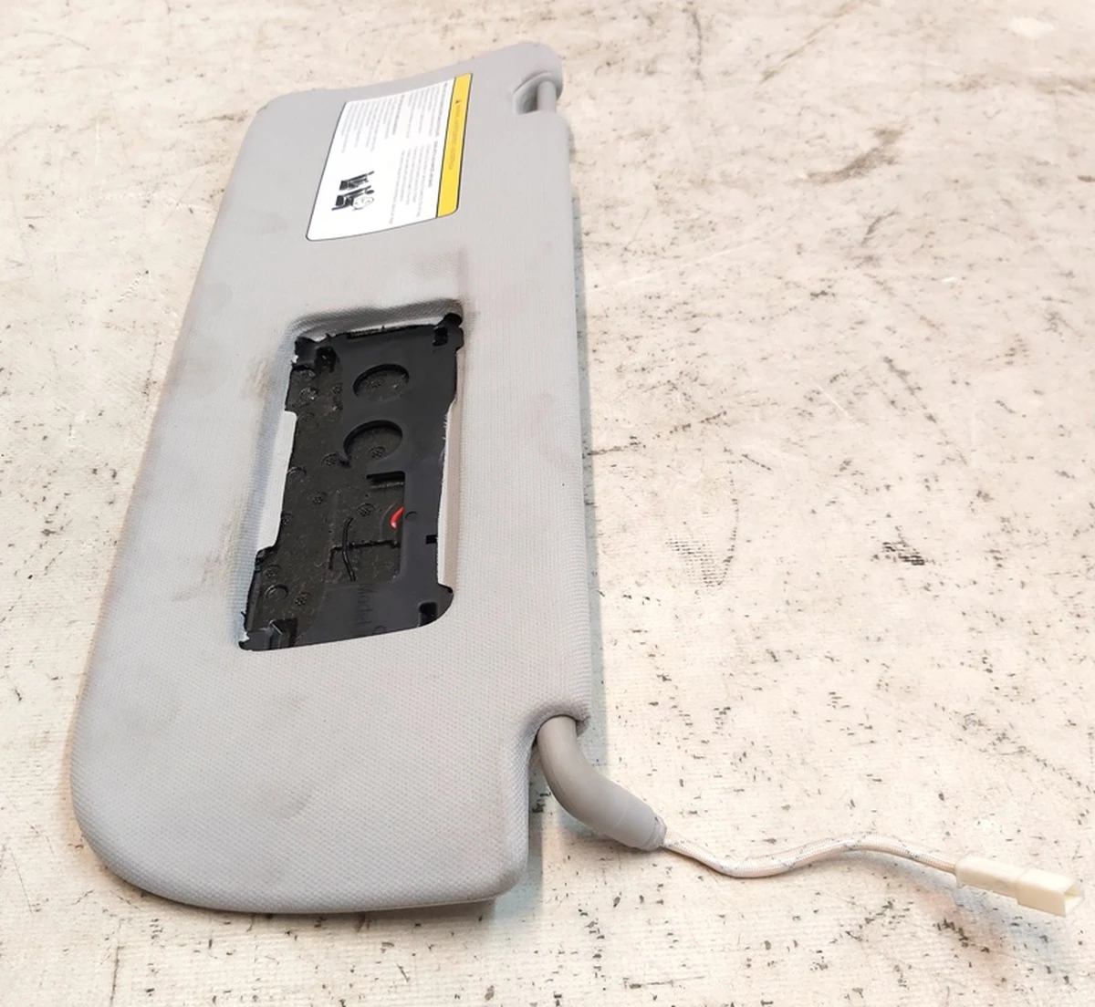 2 Козырёк солнцезащитный правый пассажирский PROVIDENCE (текстиль) без зеркального элемента с повреждением Tesla model 3, model Y 1490406-01-B