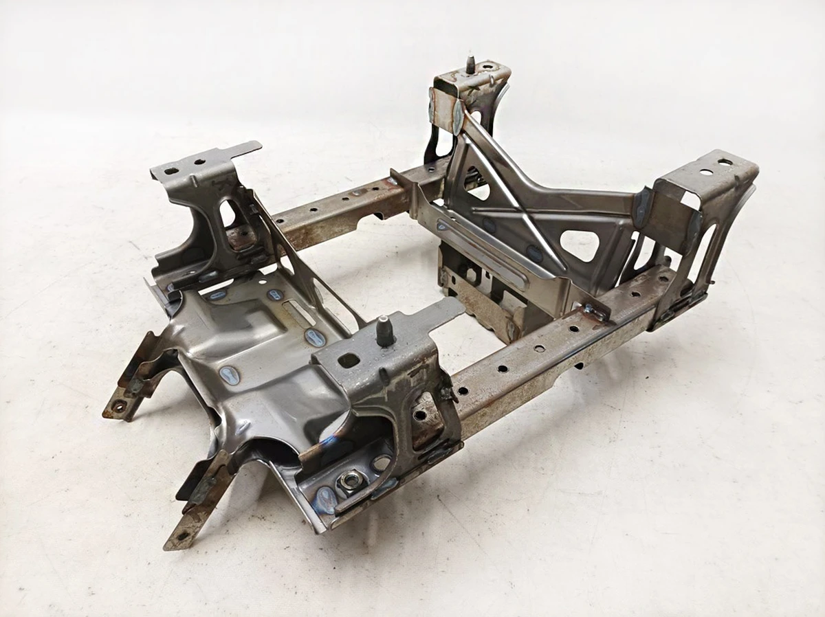 16 Основание (подиум) сиденья 1-го ряда центральный Tesla Model Y 1490674-98-D