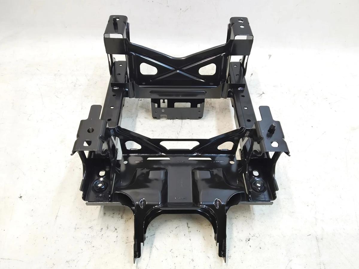 16 Основание (подиум) сиденья 1-го ряда правого Tesla model Y 1490674-98-D