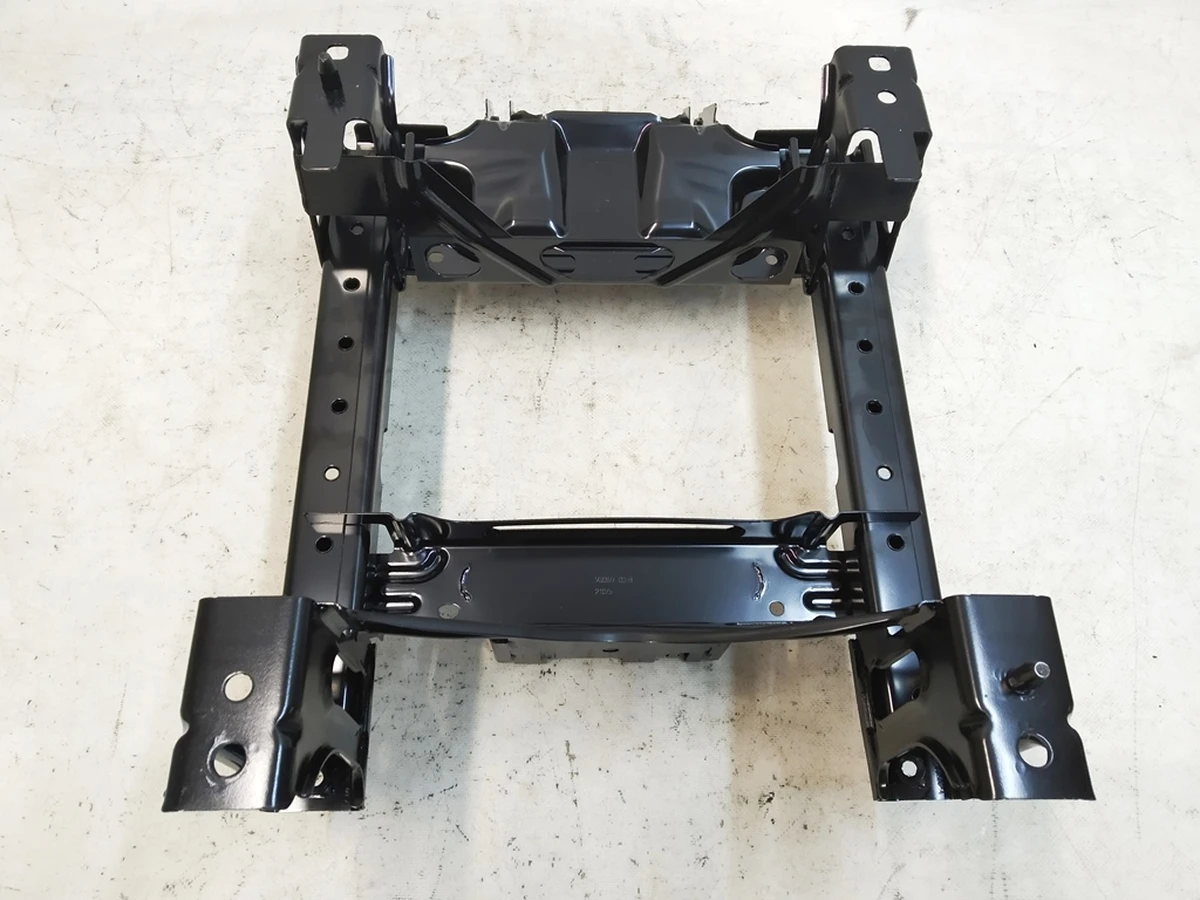 16 Основание (подиум) сиденья 1-го ряда правого Tesla model Y 1490674-98-D