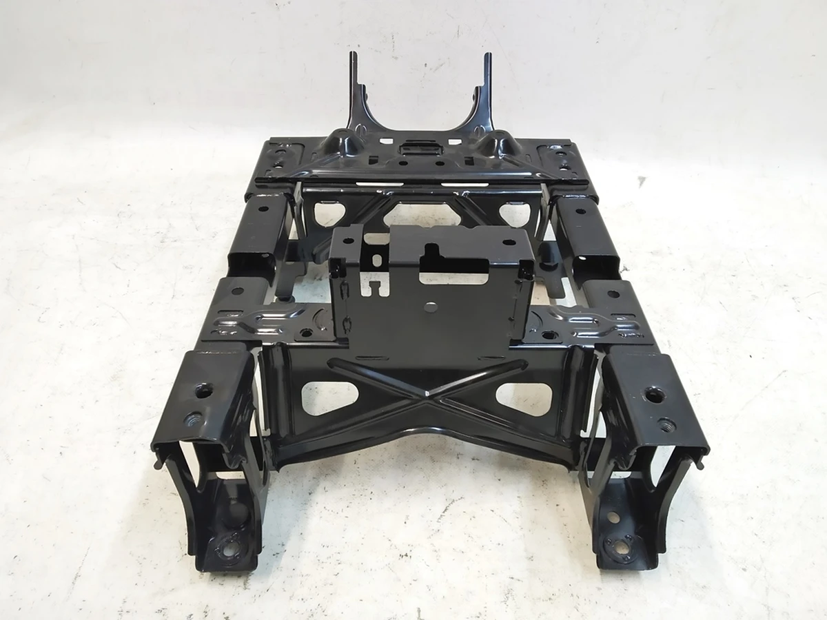 16 Основание (подиум) сиденья 1-го ряда правого Tesla model Y 1490674-98-D