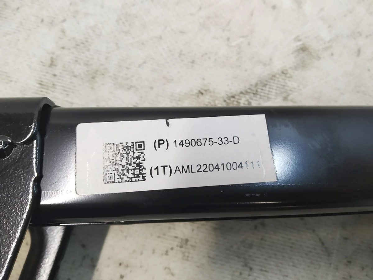 17 Кронштейн крепления сиденья 1-й ряд левый водительскй, правый пасажирский Tesla model Y 1490675-00-D