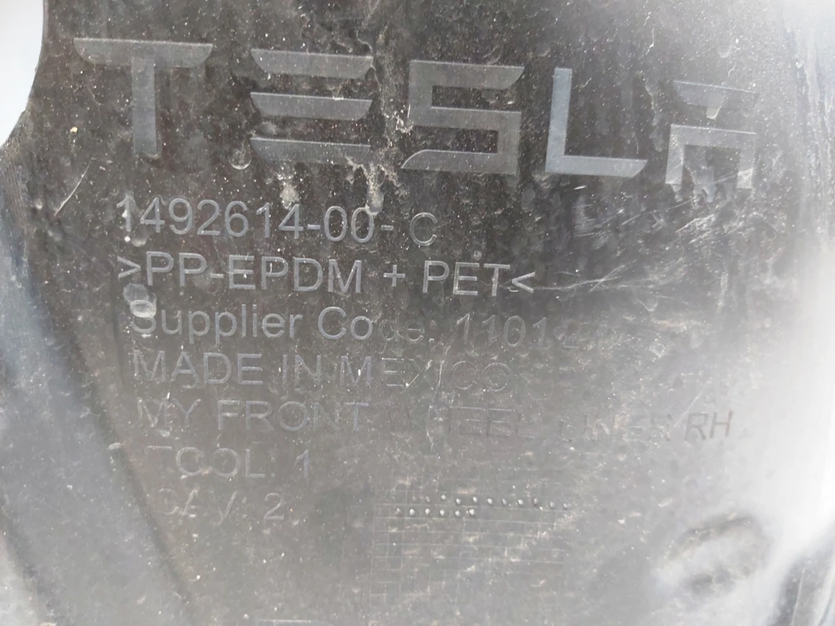 2 Подкрылок передний правый Tesla model Y 1492614-00-C