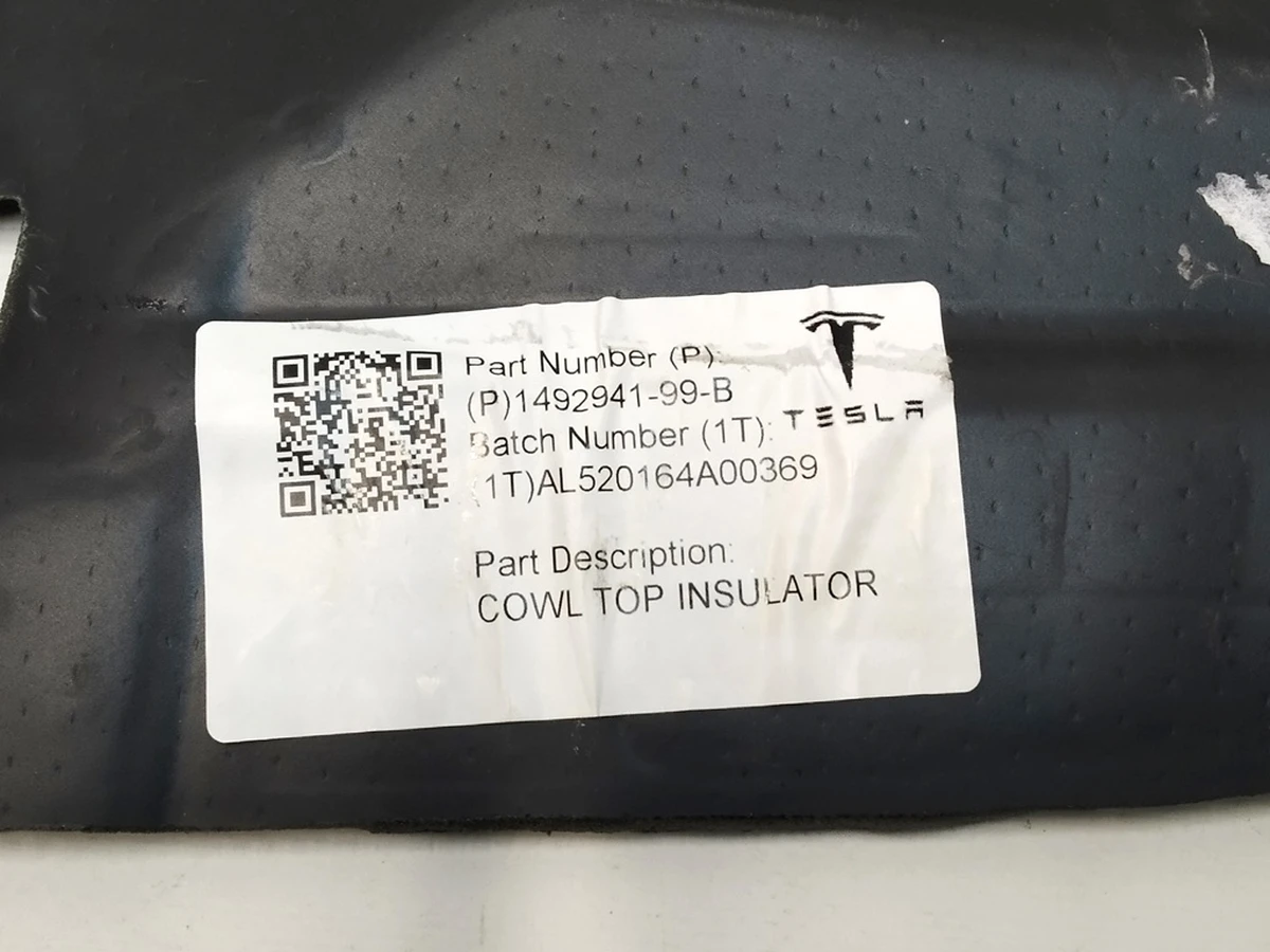 Теплошумоізолятор інструментальної панелі (торпедо) Tesla Model Y 1492941-99-B