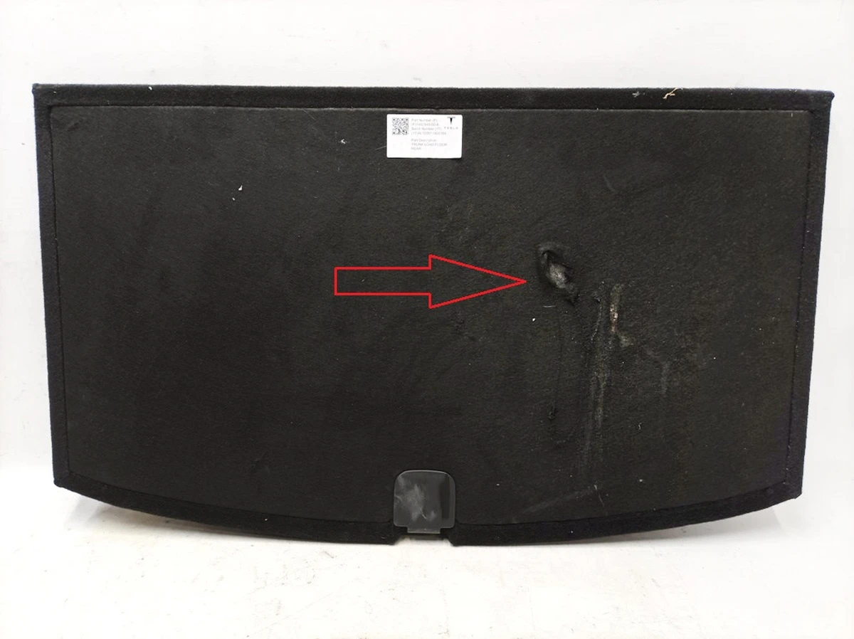 3 Bottom luggage compartment shelf with damage Tesla model Y 1492949-00-A