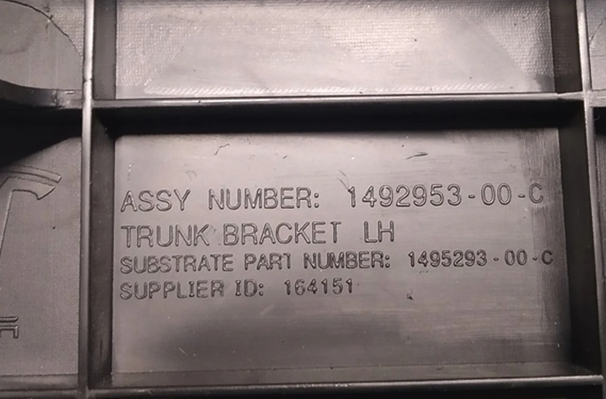 8 END ITEM, LOAD FLOOR BRACKET LH, Tesla model Y 1492953-00-C