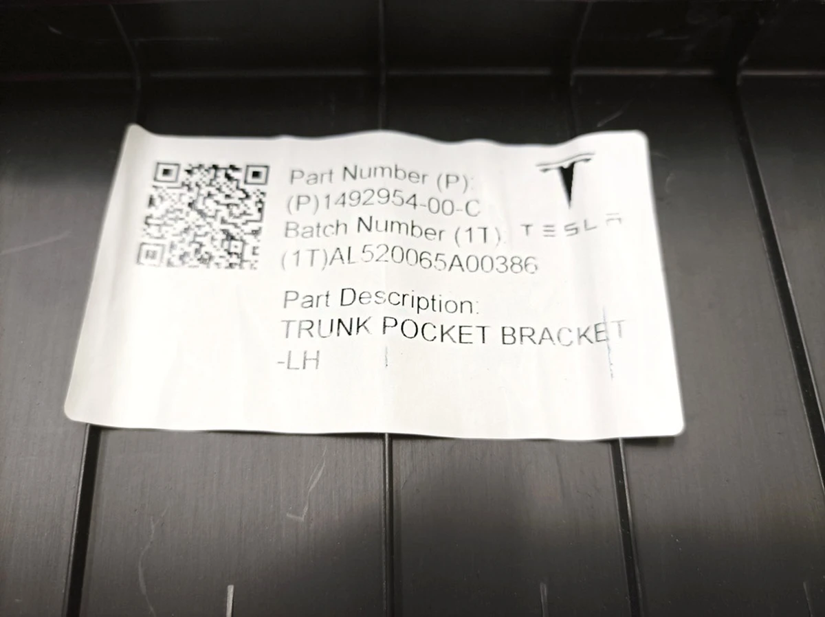 9 Boot liner bracket left with damage Tesla model Y 1492954-00-C