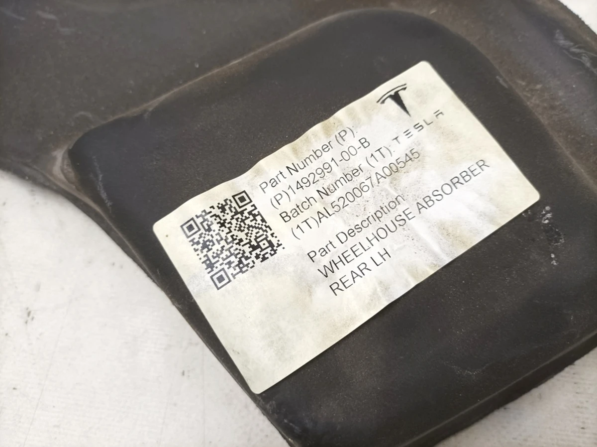 4 Теплошумоізолятор арки стійка C ліва з пошкодженням Tesla model Y 1492991-00-B