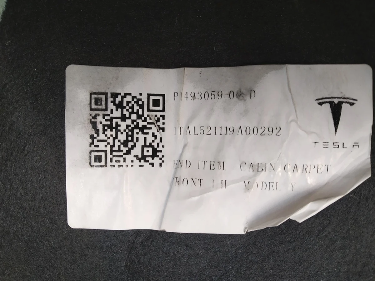 2 Килимове покриття салону переднє ліве в зборі Tesla Model Y 1493059-00-I