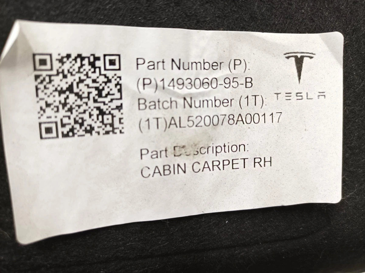 2 Ковровое покрытие салона переднее правое в сборе Tesla Model Y 1493060-95-B