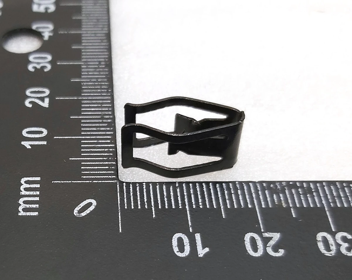 Clip EDGE 6MM 1 5-2 5GRP POM black plastic Tesla model Y 1493061-1493062