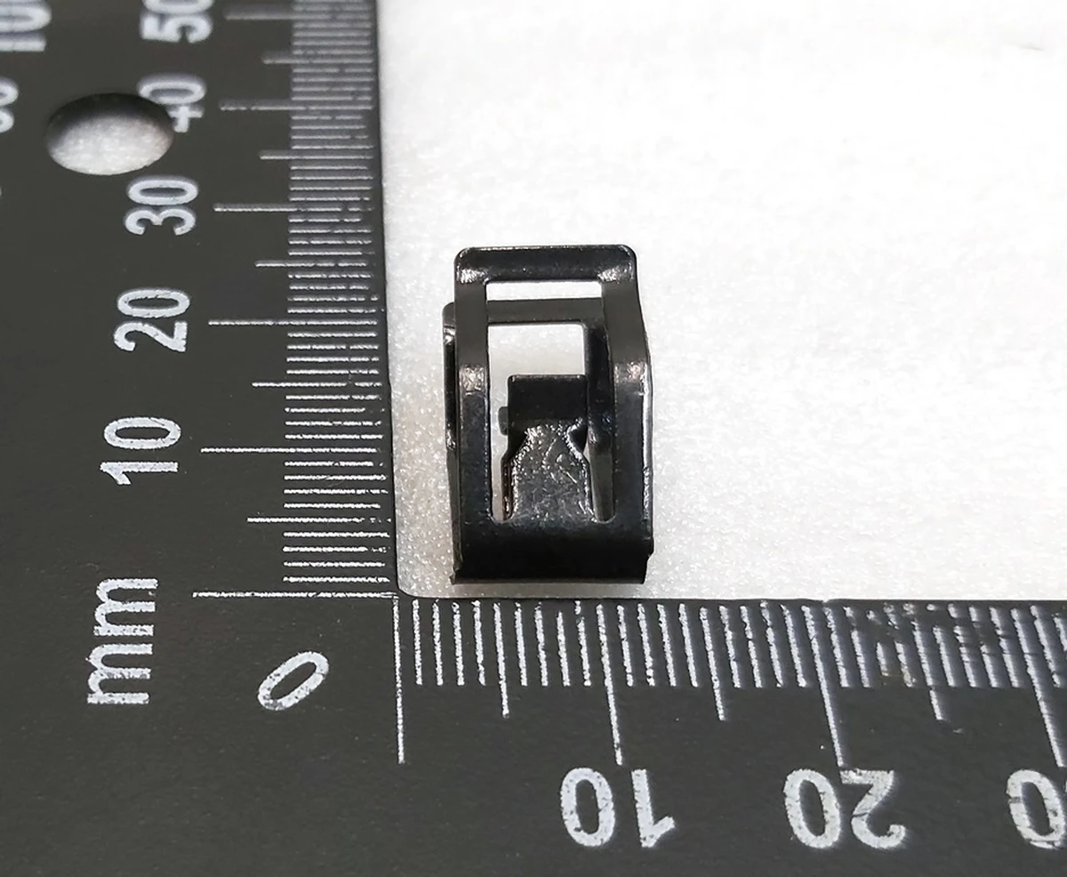 Clip EDGE 6MM 1 5-2 5GRP POM black plastic Tesla model Y 1493061-1493062