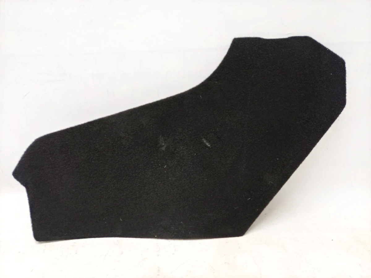 30 Centre console trim right front with damage Tesla model Y 1493062-00-C