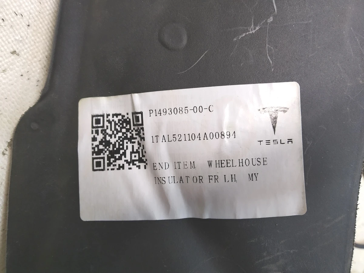 1 Теплошумоізолятор стійки C ліва Tesla model Y 1493085-00-C