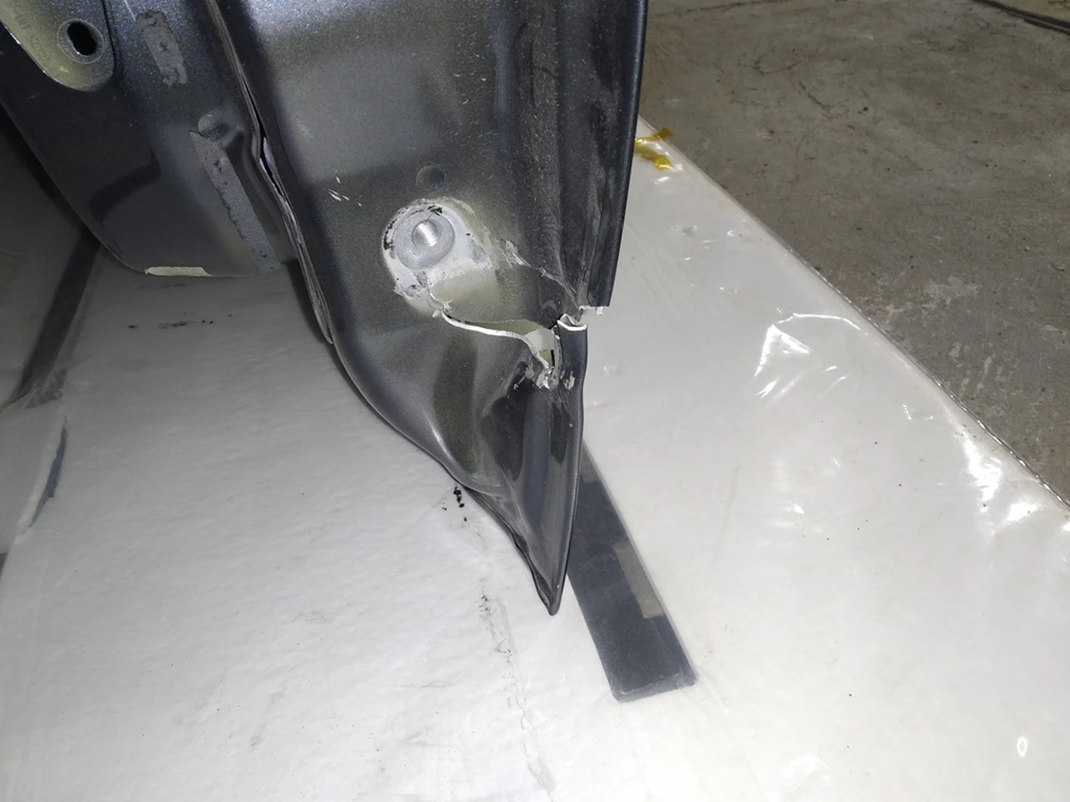 4 Двері передні ліві PMNG з пошкодженням Tesla mode Y 1493549-S0-A