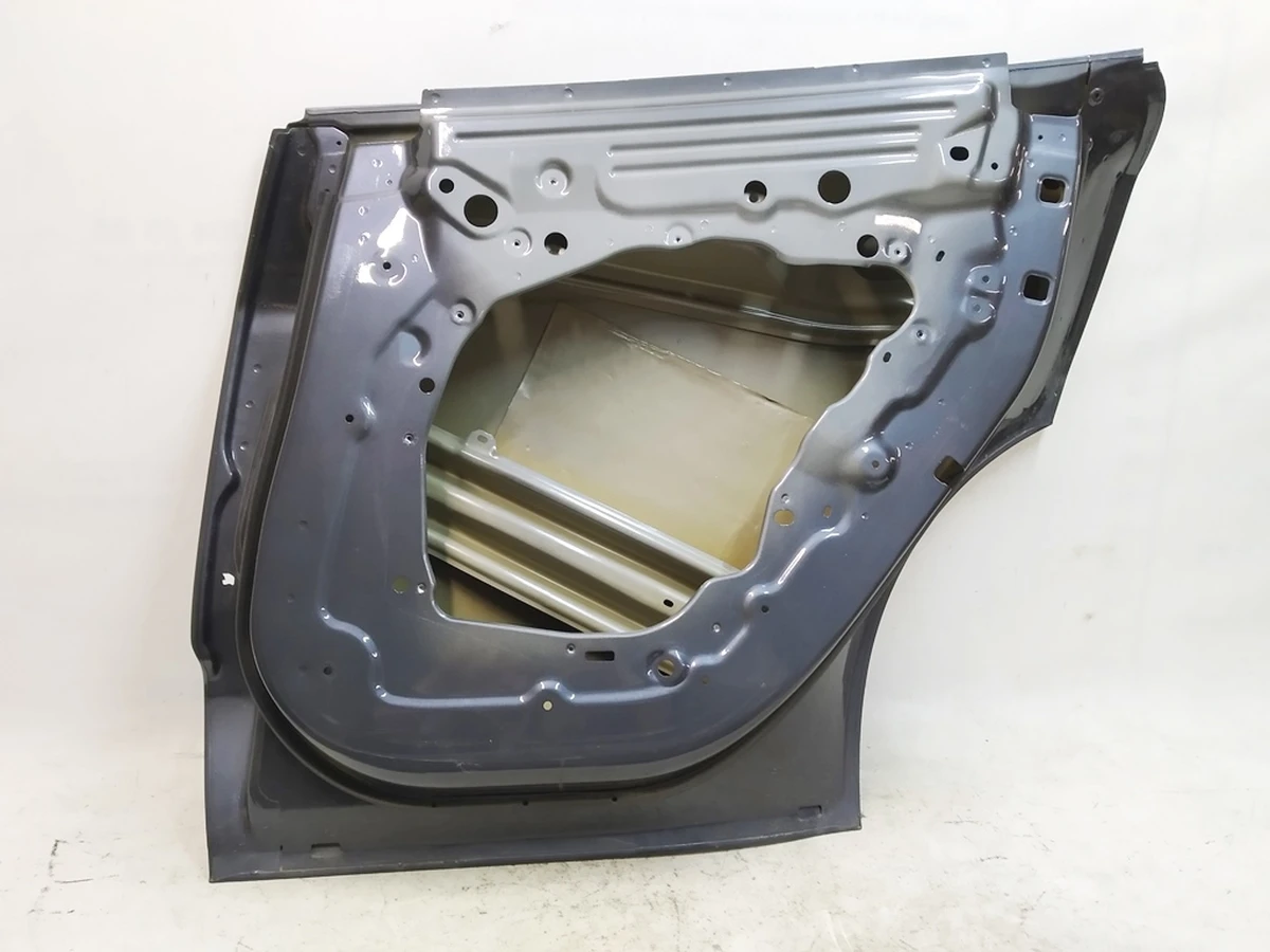 9 Двері задні права (метал) PMNG з ущільненням Tesla Model Y 1493562-12-A