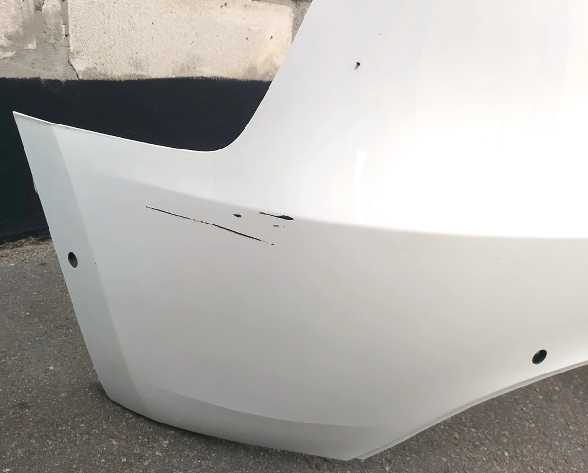 Бампер задний PEARL WHITE MULTI-COAT-PPSW с повреждением Tesla model Y 1540124-01-A 1493735-S3-A