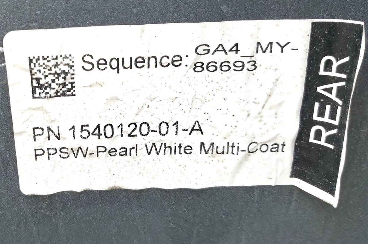 Бампер задний PEARL WHITE MULTI-COAT-PPSW с повреждением Tesla model Y 1540124-01-A 1493735-S3-A