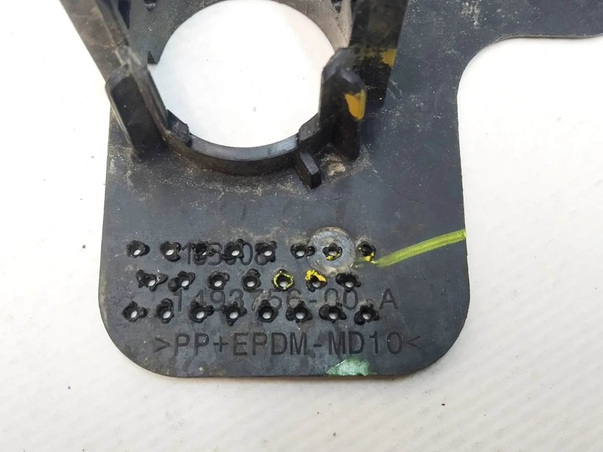 5 Кронштейн кріплення парктроніка передній бампер S4 PA Tesla Model Y 1493756-00-A