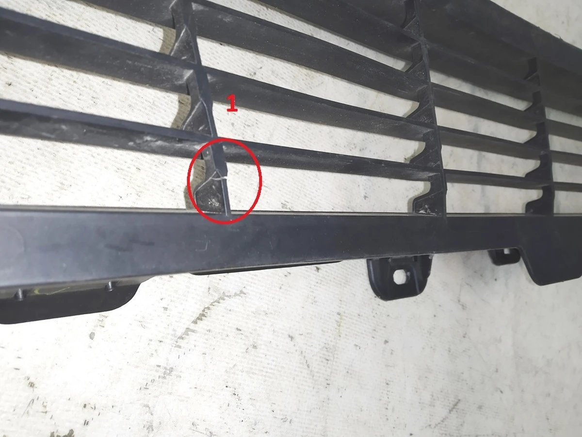 Решітка декоративна передня Tesla Model Y 1493759-00-A