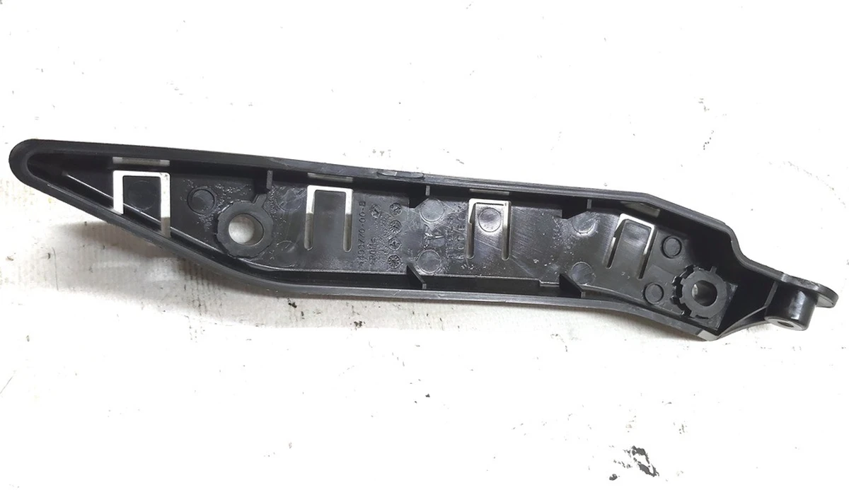 Mounting bracket guide bumper/wing left NEW Tesla model Y 1493770-00-B