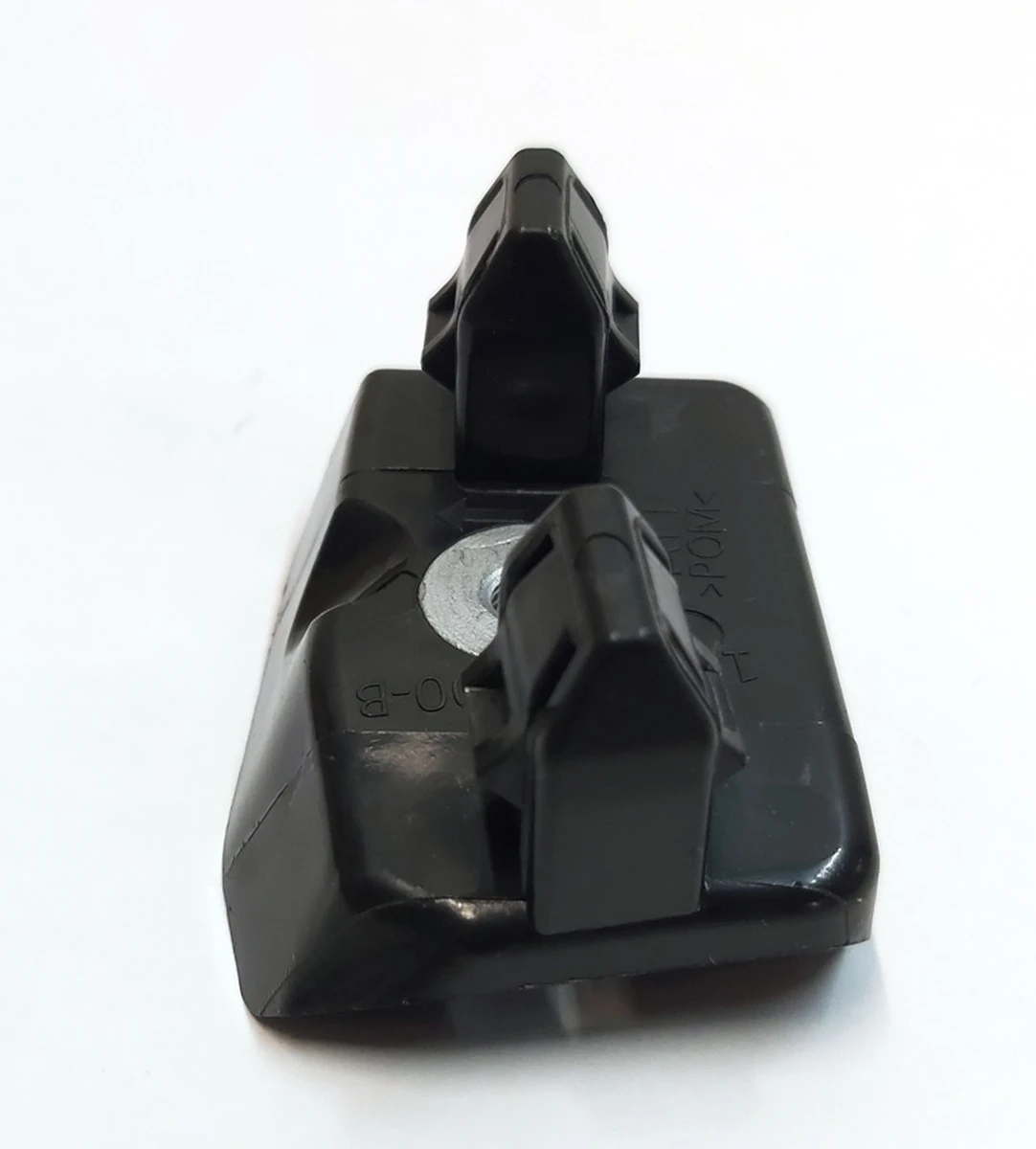 Кронштейн крила переднього правого Tesla model Y 1493773-00-B