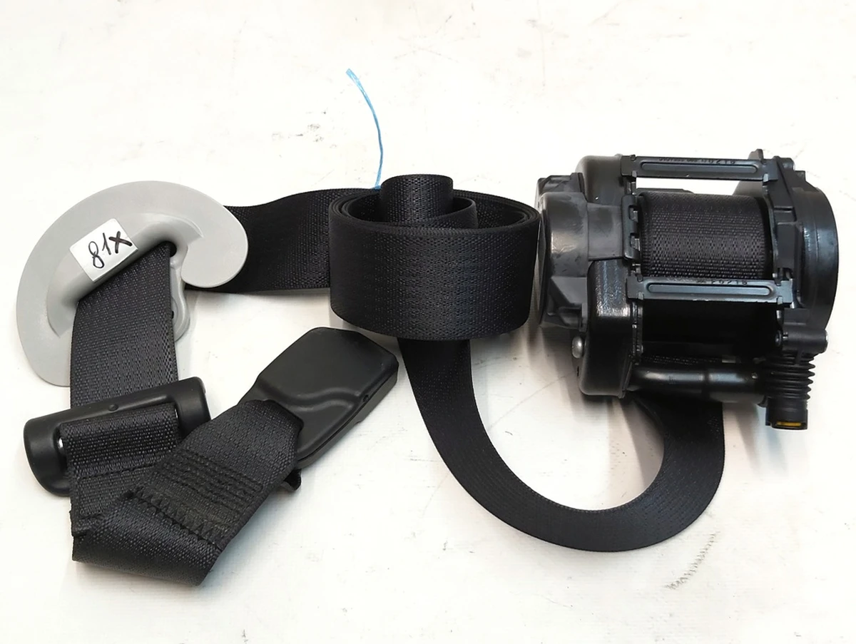 1 1R RETRACTOR ASSY, LH, NA BLK substandard Tesla model Y