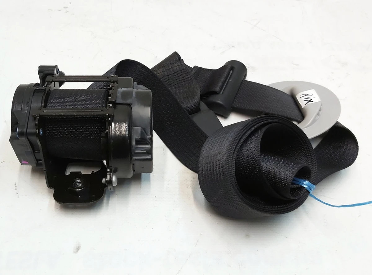 1 1R RETRACTOR ASSY, LH, NA BLK substandard Tesla model Y