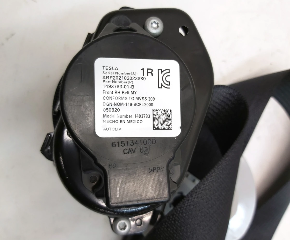 2 Ремінь безпеки передній правий пасажирський Tesla model Y 1493783-01-C