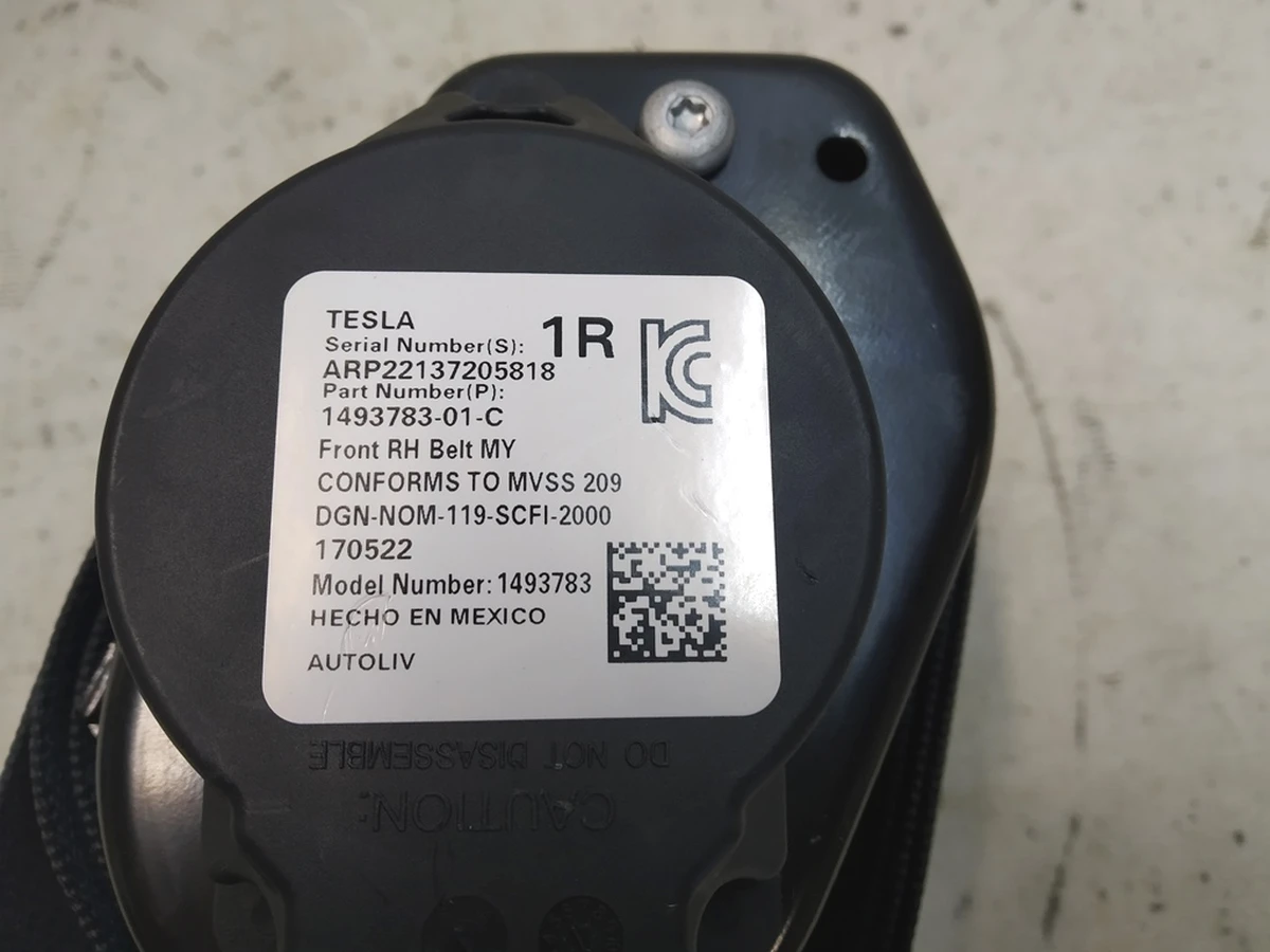 2 Ремінь безпеки передній правий пасажирський (під відновлення) Tesla model Y 1493783-01-C