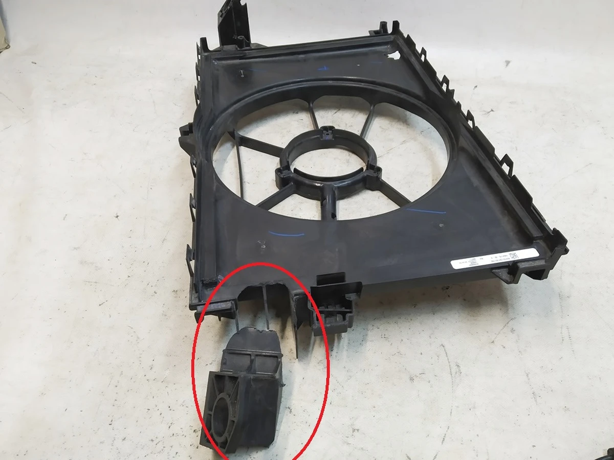 3 SHROUD OF COOLING FAN damaged Tesla Model 3, Model Y 1494179-00-B