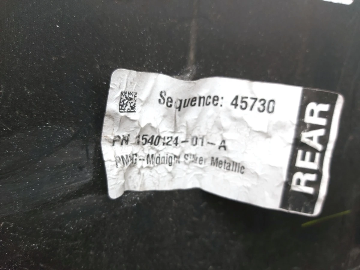 1 Бампер задній MIDNIGHT SILVER METALLIC- PMNG Tesla model Y 1540124-01-A 1493735-S4-A