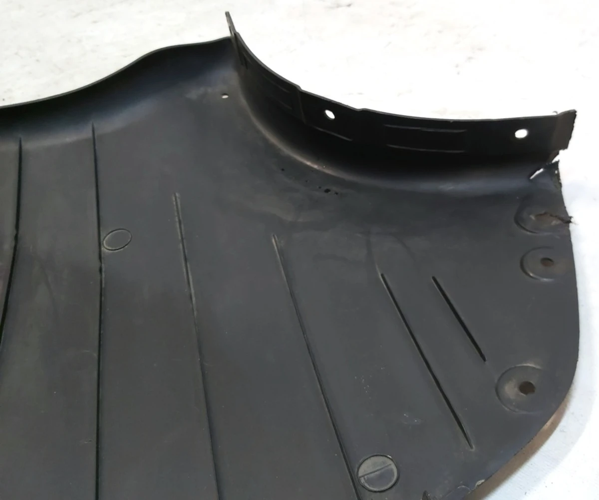 1 Diffuser rear lower bumper damaged Tesla model Y 1494007-00-A