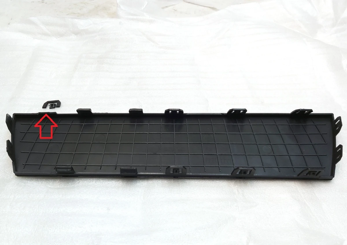 3 TRAILER HITCH COVER ASSEMBLY - REAR FASCIA BASE Tesla model Y 1494009-00-A