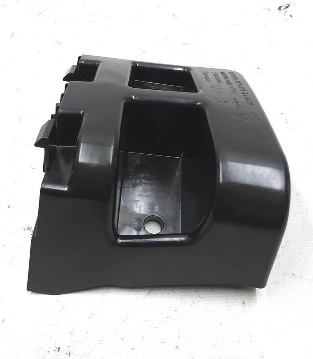 8 Кронштейн крепления фонаря заднего правого Tesla Model Y 1506969-00-D