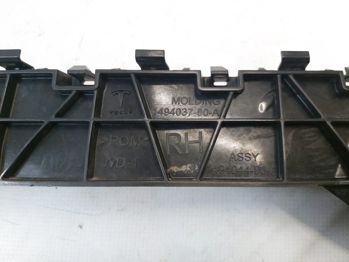 11 Кронштейн кріплення заднього бампера правий Tesla Model Y 1494044-00-A